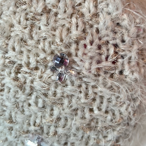 BETSEY JOHNSON SOFT FUZZY BEANIE RHINESTONE ACCENTS ONE SIZE EUC CREAM GOLD - Picture 2 of 5